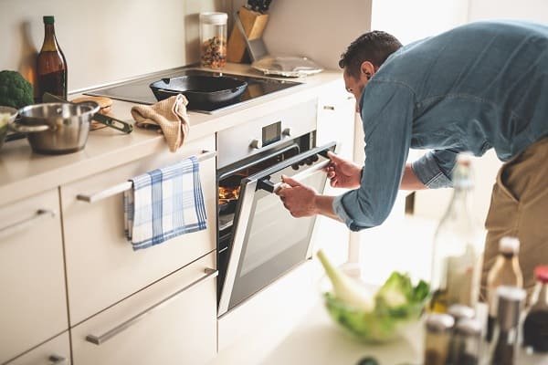 How Do Professionals Handle Common Range Appliance Issues