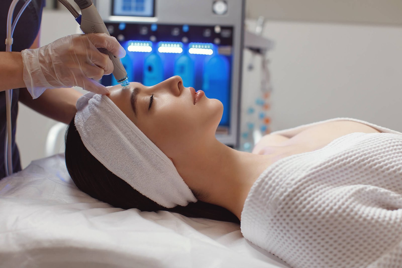 The Ultimate HydraFacial Experience in Dubai: Revitalize Your Skin Today