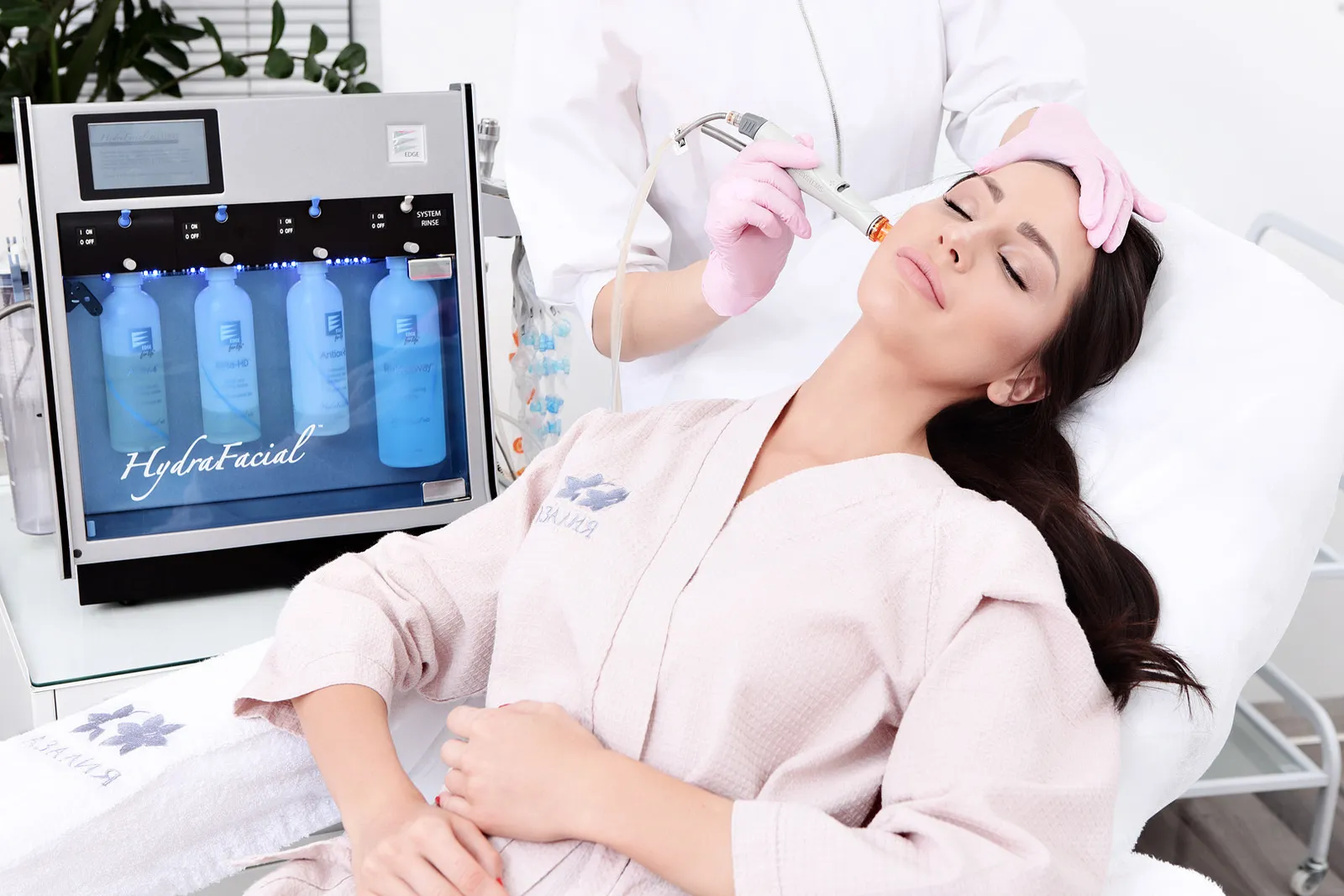 HydraFacial Treatment in Dubai