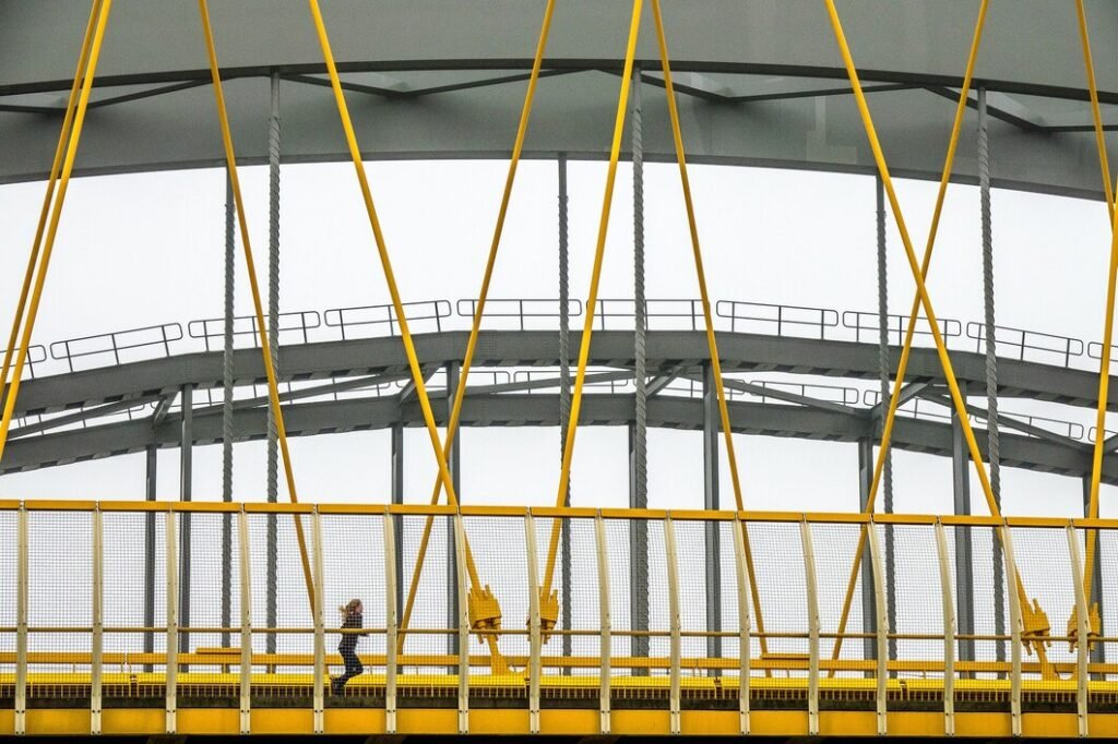 Overhead crane rail