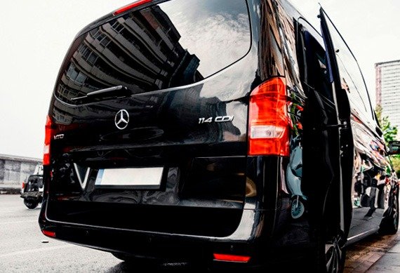 coche con conductor