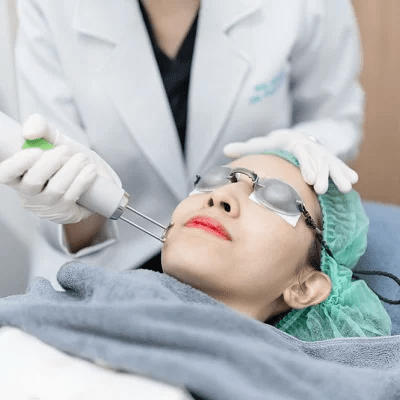 هل يعمل علاج الليزر بيكو على البقع الداكنة؟